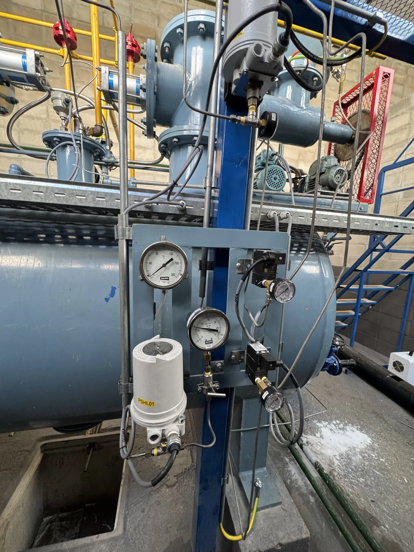 Pressure switch and instrumentation on an acetylene gas plant